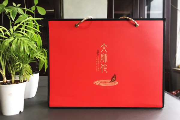 “茶葉包裝設(shè)計(jì)能不能做得有逼格些？ 罐裝茶葉盒？”-“不能！”