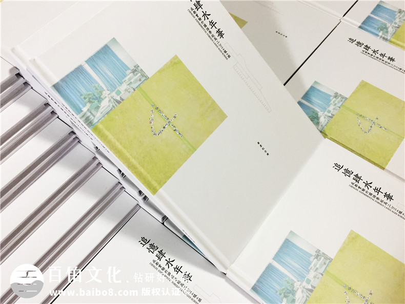 查閱我們的畢業(yè)紀(jì)念冊 設(shè)計的是一段青春回憶也感謝優(yōu)秀的你們！