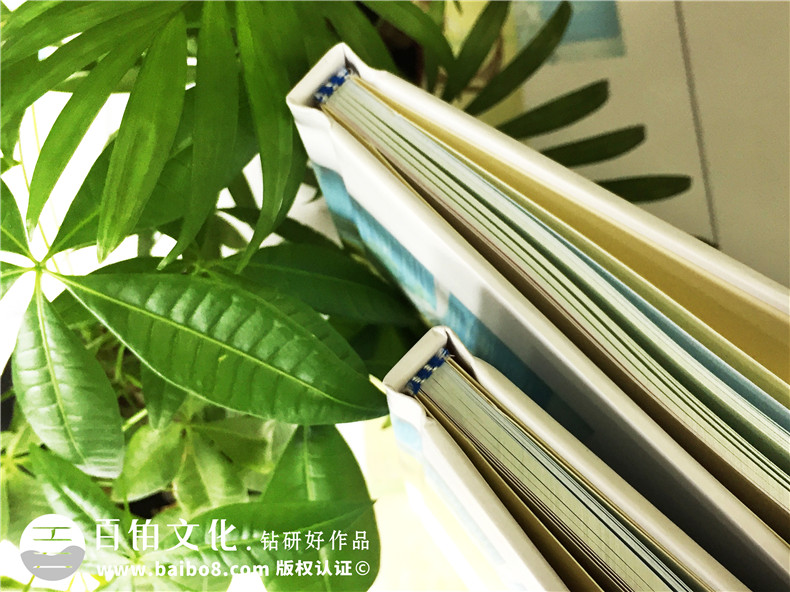 查閱我們的畢業(yè)紀(jì)念冊 設(shè)計的是一段青春回憶也感謝優(yōu)秀的你們！
