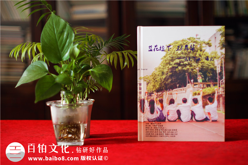 大學(xué)畢業(yè)紀(jì)念冊(cè)：制作畢業(yè)紀(jì)念冊(cè)紀(jì)念無(wú)悔青春！第1張-宣傳畫(huà)冊(cè),紀(jì)念冊(cè)設(shè)計(jì)制作-價(jià)格費(fèi)用,文案模板,印刷裝訂,尺寸大小