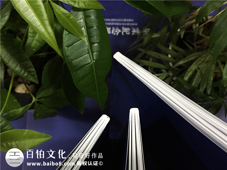 簡潔穩(wěn)重的研究生畢業(yè)紀(jì)念冊設(shè)計(jì)風(fēng)格,不負(fù)勇往-西南財(cái)大金融學(xué)院
