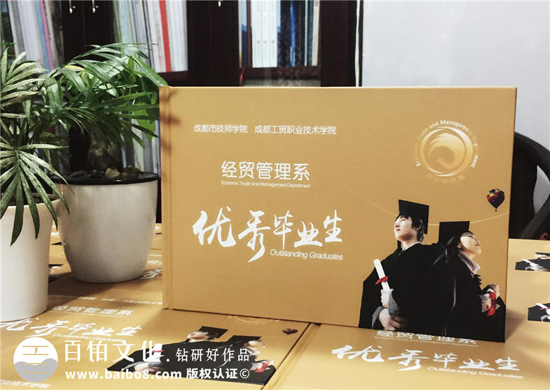 大學(xué)畢業(yè)相冊制作在多年后的回憶載體 大學(xué)畢業(yè)紀念冊的青春回憶！第1張-宣傳畫冊,紀念冊設(shè)計制作-價格費用,文案模板,印刷裝訂,尺寸大小