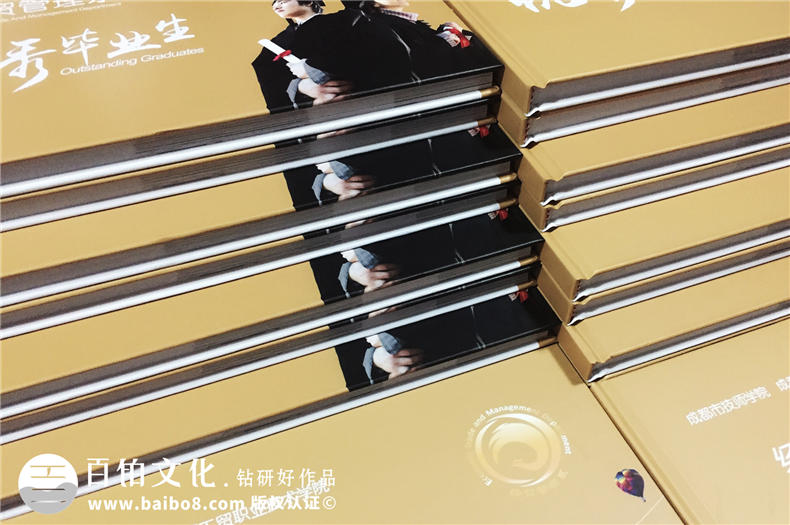 大學(xué)畢業(yè)相冊制作在多年后的回憶載體 大學(xué)畢業(yè)紀念冊的青春回憶！第5張-宣傳畫冊,紀念冊設(shè)計制作-價格費用,文案模板,印刷裝訂,尺寸大小