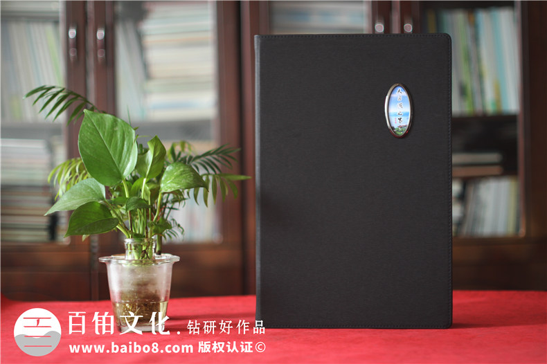 中式高端菜單設(shè)計(jì)-帶金屬配件和小窗口的菜譜畫冊怎么做