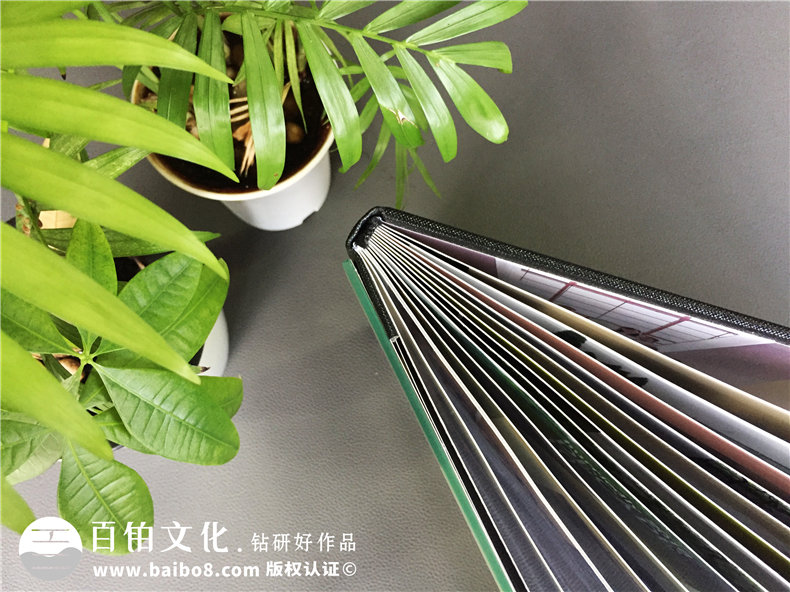 朋友聚會(huì) 制作一本聚會(huì)紀(jì)念冊(cè)聯(lián)系你我他！第1張-宣傳畫(huà)冊(cè),紀(jì)念冊(cè)設(shè)計(jì)制作-價(jià)格費(fèi)用,文案模板,印刷裝訂,尺寸大小