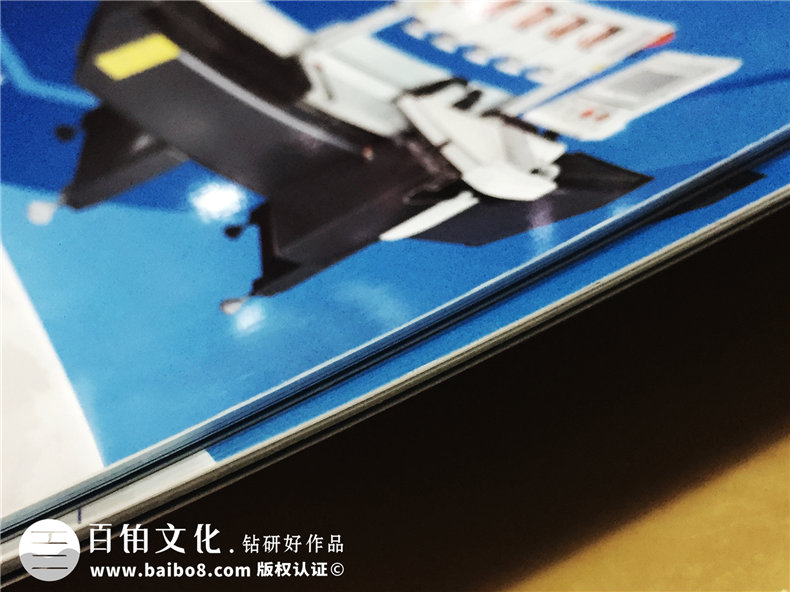 專業(yè)的畫冊設(shè)計還需畫冊設(shè)計公司 其中畫冊設(shè)計師是重點！第4張-宣傳畫冊,紀(jì)念冊設(shè)計制作-價格費用,文案模板,印刷裝訂,尺寸大小