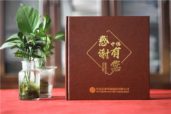 領(lǐng)導(dǎo)退休定制一本紀(jì)念冊多少錢-領(lǐng)導(dǎo)離開團(tuán)隊(duì)想做個相冊本什么價格