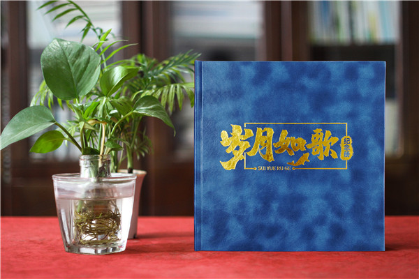 駐村干部離村贈(zèng)送相冊怎么做-記錄駐村領(lǐng)導(dǎo)三年工作離任紀(jì)念冊