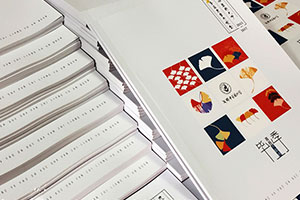 大學(xué)畢業(yè)紀(jì)念冊制作的方法 和紀(jì)念冊設(shè)計(jì)公司合作完成大學(xué)畢業(yè)禮物！